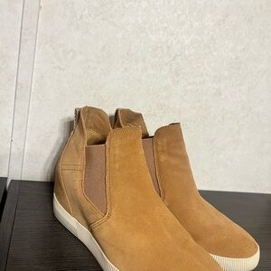 Sorel Women’s Brown Suede Boots